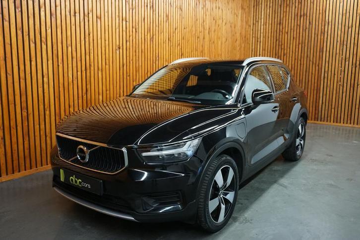VOLVO XC40 T5 TWIN ENGINE MOMENTUM PRO AUTOMAAT NR. 051, Auto's, Volvo, Automaat, SUV of Terreinwagen, BTW verrekenbaar, Zwart