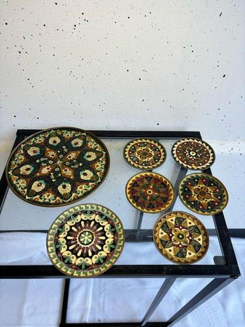 Wandbord (7) - Verfijnde Bronzen Wandborden: Een Set van, Antiek en Kunst, Curiosa en Brocante