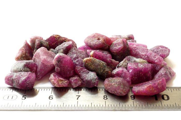 Robijn 165 carats ruwe robijnkristallen, onbehandeld.- 32.98, Verzamelen, Mineralen en Fossielen