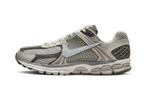 Nike Zoom Vomero 5 Iron Ore Flat Pewter - maat 41 (Sneakers), Kleding | Dames, Verzenden, Nieuw, Sneakers of Gympen