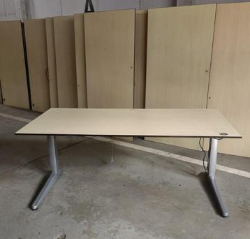 Tweedehands Ahrend bureaus - 160x80 - Gebruiksklaar voor €99 beschikbaar voor biedingen
