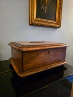 Doos - Walnoot - Groot in massief walnoot, Antiek en Kunst