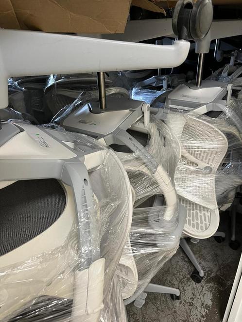 Herman Miller Mirra 2 full option white edition (Limited), Huis en Inrichting, Bureaustoelen, Bureaustoel, Zwart, Zo goed als nieuw
