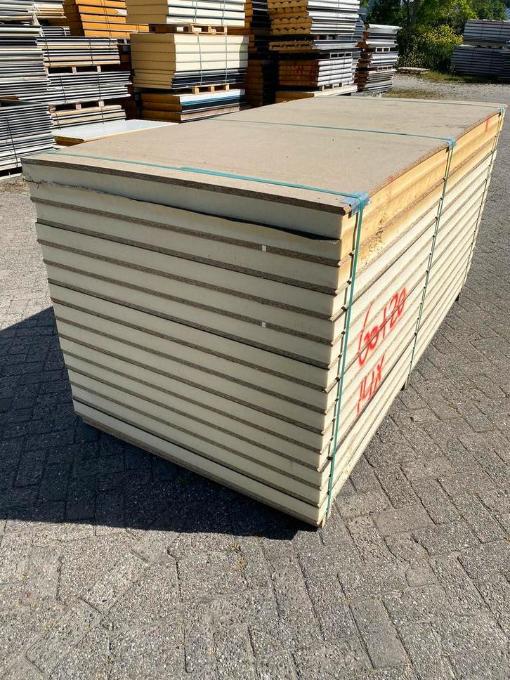 Restpartij! Spaanplaat 18mm | PIR (bitum) 60mm | 1200x2400mm, Doe-het-zelf en Verbouw, Isolatie en Afdichting, 4 tot 8 cm, 15 m² of meer