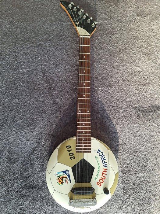 Aria - South Africa 2010 licensed Aria football body - -, Muziek en Instrumenten, Snaarinstrumenten | Gitaren | Akoestisch