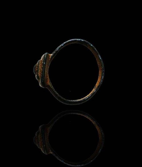 Oud-Romeins, Keizerrijk Brons Mooi vulva-ring gedragen door, Sieraden, Tassen en Uiterlijk, Antieke sieraden