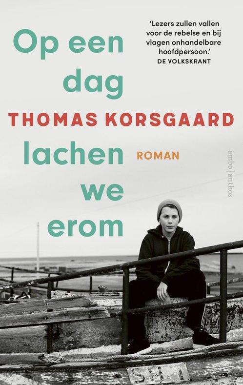 9789026364921 Tue-trilogie 2 - Op een dag lachen we erom, Boeken, Romans, Nieuw, Verzenden