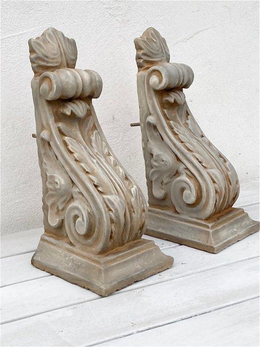 Wandrek - Due muurplinten / muurkapitelen - gesmolten, Antiek en Kunst, Curiosa en Brocante
