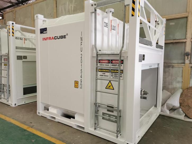 Nieuwe 10 foot Dieselcontainer met afsluitbaar pomphuis, Zakelijke goederen, Machines en Bouw | Transport