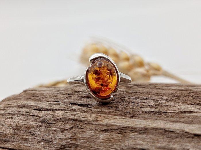 Ring in 925 zilver met Baltische amber van topkwaliteit.- 2, Verzamelen, Mineralen en Fossielen