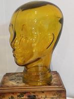 Hoofd van een figuur - Uraniumglas