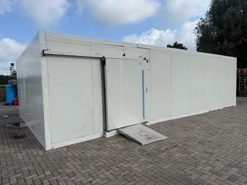 Vriescel 1108 x 628 x 298 cm met schuifdeur beschikbaar voor biedingen