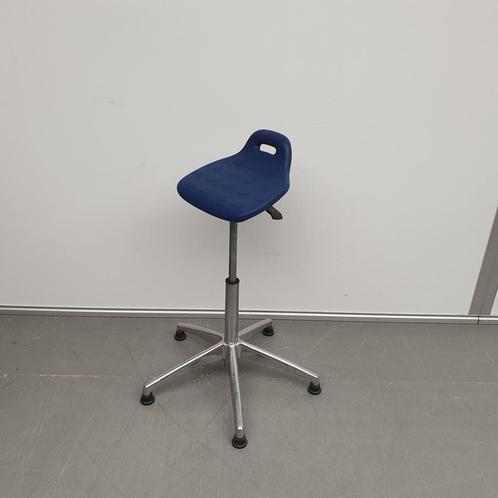 Ergonomische sta-hulp kruk - blauwe PU zitting, Huis en Inrichting, Barkrukken, Ophalen of Verzenden