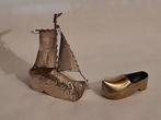 Militaire miniatuur beeldjes - Scheepje in de vorm klompje