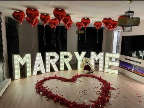 Marry Me Lichtletters 1M te huur! Licht letters Marry Me!, Hobby en Vrije tijd, Feestartikelen | Verhuur, Nieuw