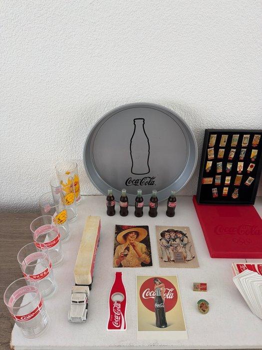 Coca-Cola - Reclamebord (60) - Glas, IJzer, Papier, Plastic, Antiek en Kunst, Antiek | Speelgoed