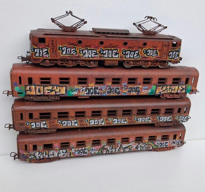 Jouef H0 - Treinset (4) - Locomotief 1300 serie en 3 wagons, Hobby en Vrije tijd, Modeltreinen | H0