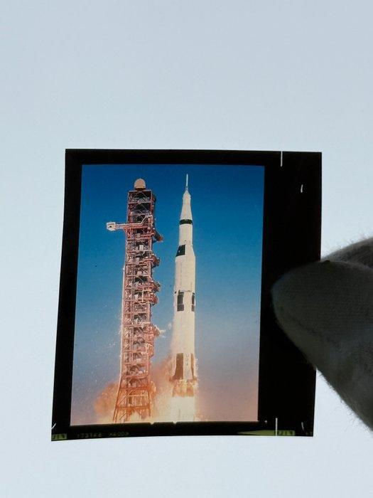 NASA - Original Apollo-Era Saturn V Launch Transparency,, Antiek en Kunst, Kunst | Designobjecten