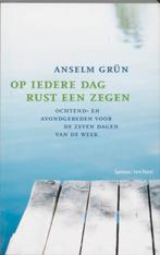 Op iedere dag rust een zegen 9789059950108 Anselm Grün, Boeken, Esoterie en Spiritualiteit, Verzenden, Gelezen, Anselm Grün