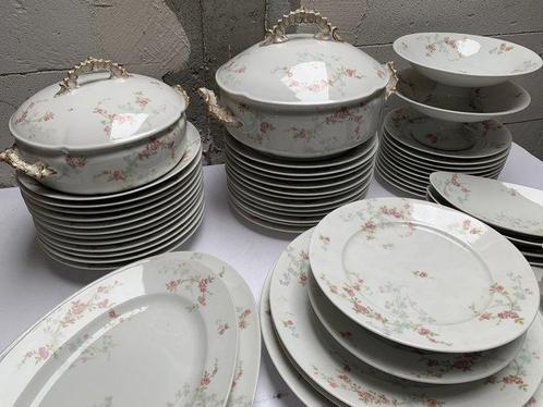 Limoges - Early 20th Century Limoges Dinner Service for 12 -, Antiek en Kunst, Antiek | Meubels | Tafels