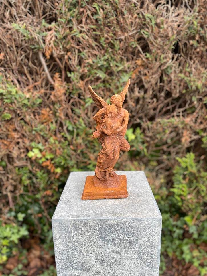 Beeldje van Cupido en psyche  - Sculptuur - Roestpatina, Tuin en Terras, Tuinbeelden, Engelenbeeld, Nieuw, Metaal, Verzenden