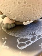 DDT - Kaws (1974) - sculptuur, KAWS BIG MOON - 21 cm - vinyl