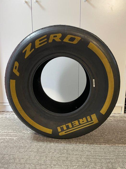 F1 voorband - Pirelli - P Zero, Verzamelen, Automerken, Motoren en Formule 1