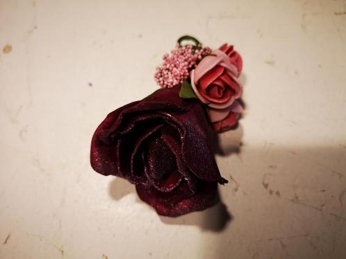 Corsage Roos Burgundy pink roze CEM38 Corsage Roos, Hobby en Vrije tijd, Knutselen, Nieuw, Ophalen of Verzenden