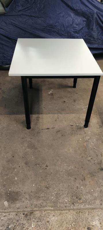 Nog  3x Tafel Kantinetafel Werktafel Hobbytafel instelbaar beschikbaar voor biedingen