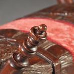 Een collectors item om collectors items in op te bergen: Dec, Antiek en Kunst, Antiek | Meubels | Kasten, Ophalen of Verzenden