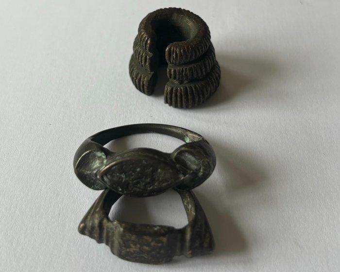 Brons - Ring - Drie Hindoeïstische Javaanse bronzen, Antiek en Kunst, Kunst | Niet-Westerse kunst