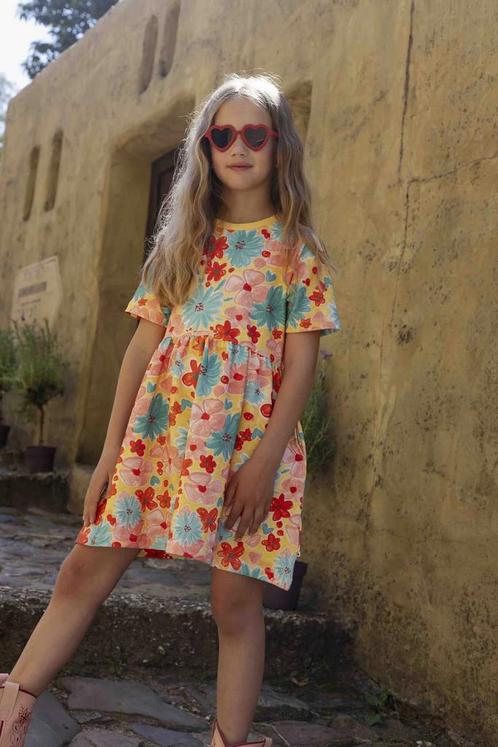 Wijde Alijn jurk – Artsy Flowers  Ammehoela Maat 122 122, Kinderen en Baby's, Kinderkleding | Maat 122, Meisje, Nieuw, Ophalen of Verzenden