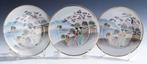 Schotel - Porselein - Drie gedecoreerde Kutani borden tonen, Antiek en Kunst