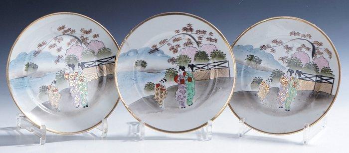 Schotel - Porselein - Drie gedecoreerde Kutani borden tonen, Antiek en Kunst, Kunst | Designobjecten