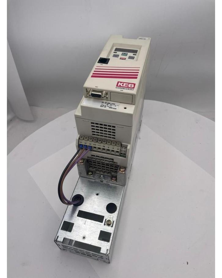 KEB F5 frequentiesturing 2.8 kVA 09.F5.CBB-YM00, Zakelijke goederen, Machines en Bouw | Houtbewerking, Ophalen