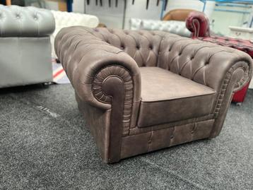 Nieuw showmodel Chesterfield fauteuil – taupe beschikbaar voor biedingen