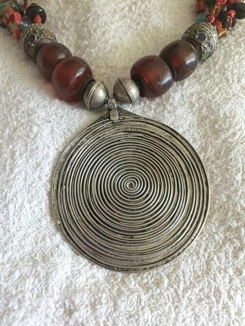 Zilver, Phenolic resin Amber en andere edelstenen - Ketting, Antiek en Kunst, Kunst | Niet-Westerse kunst
