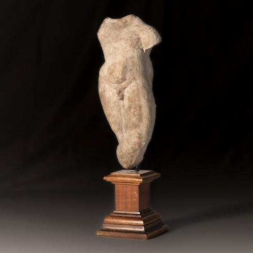 Oud-Romeins Kalksteen acephalus torso van Eros, 26 cm hoog /, Verzamelen, Mineralen en Fossielen