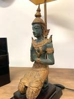 De lamp afbeeldt een figuur van Teppanom. - Thailand (Zonder, Antiek en Kunst