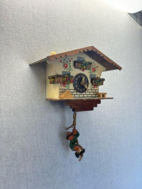 Klok - - Geschilderd Traditionele Schwarzwald Koekoeksklok -, Antiek en Kunst, Curiosa en Brocante