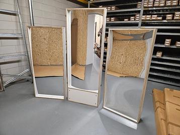 Driedelige set (KJH Ted Baker) beschikbaar voor biedingen