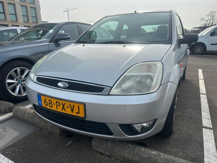 Ford Fiësta 1.3 8V 3DR 2005 Grijs Nette Auto APK, Auto's, Ford, Origineel Nederlands, Onderhoudsboekje, Te koop, Handgeschakeld