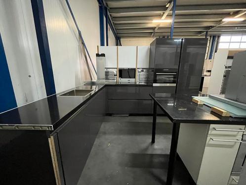 NIEUWE SHOWROOM Keuken Compleet Met ATAG Apparatuur NR 2603, Huis en Inrichting, Keuken | Complete keukens, Nieuw, Greeploos, Met kookeiland