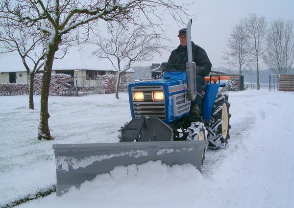Sneeuwschuiven voor minitractor met eigen hefsysteem, Zakelijke goederen, Agrarisch | Werktuigen, Akkerbouw, Bollenteelt, Boomteelt