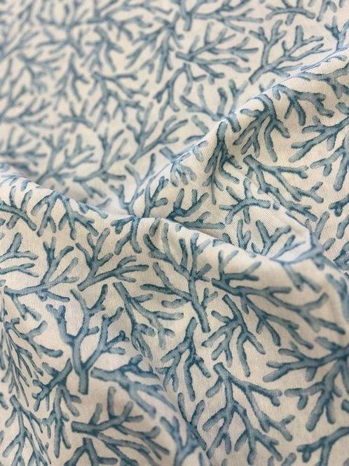 San Leucio - levendig weefsel met takjes van turkoois koraal, Antiek en Kunst, Antiek | Kleden en Textiel