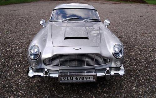James Bond - The Iconic Aston Martin DB5 - Model Car - 1:8 -, Verzamelen, Film en Tv