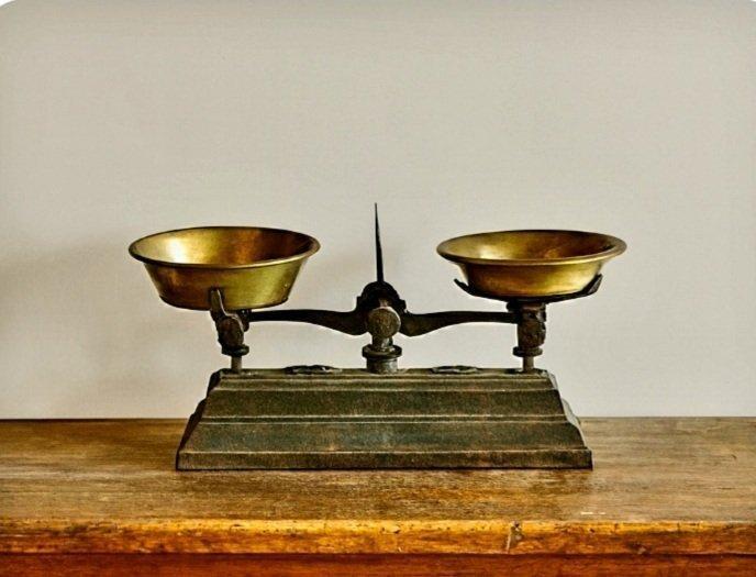 Balance de comptoir miniature  Tare 100gr  - Ponterstok -, Antiek en Kunst, Curiosa en Brocante