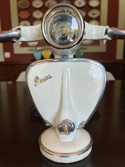 Vespa - Tafellamp - Uniek en bijzonder decoratiestuk -, Antiek en Kunst, Curiosa en Brocante