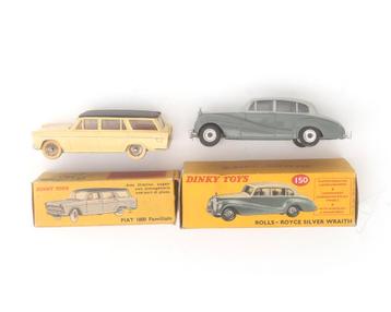 Twee diverse speelgoed autos, Dinky Toys, 20e eeuw beschikbaar voor biedingen