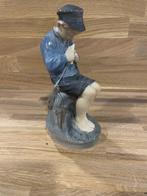 Royal Copenhagen - Beeldje, Boy whittling wood - 18 cm -